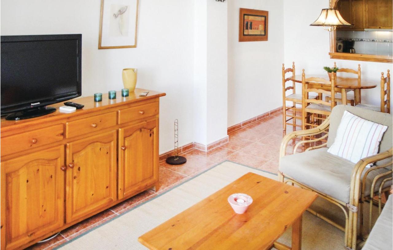 2 Bedroom Cozy Apartment In Торевьиа Экстерьер фото