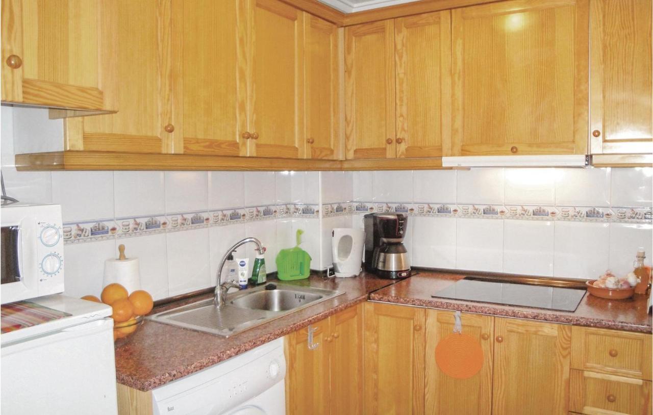 2 Bedroom Cozy Apartment In Торевьиа Экстерьер фото
